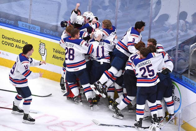 210106 Team USA celebrates their victory after the 2021 IIHF World Junior Championship final between USA and Canada on January 6, 2021 in Edmonton Photo Andy Devlin BILDBYRAN COP 306 AD0012 bbeng ishockey ice hockey jvm junior vm u20 2021 iihf world junior championship world juniors final usa canada kanada,  Copyright: ANDYxDEVLIN BB210106BB146