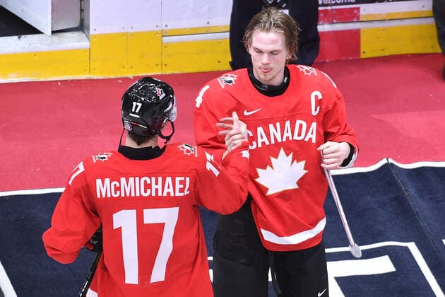 210106 Team Canada captain Bowen Byram presents teammate Connor McMichael with his medal after the 2021 IIHF World Junior Championship final between USA and Canada on January 6, 2021 in Edmonton Photo Andy Devlin BILDBYRAN COP 306 AD0012 bbeng ishockey ice hockey jvm junior vm u20 2021 iihf world junior championship world juniors final usa canada kanada,  Copyright: ANDYxDEVLIN BB210106BB149