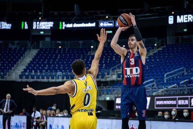 Basketball Berlin 05 01 2021 Season 2020 2021 Euroleague Regular Season Alba Berlin vs TD Systems Baskonia Vitoria Gasteiz Luca Vildoza Baskonia, No 03 Maodo Lo Alba Berlin, No 00