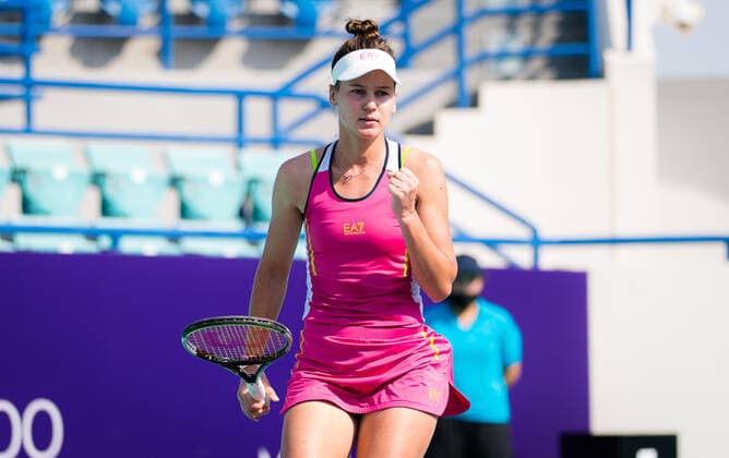 January 6, 2021, Abu Dhabi, UNITED ARAB EMIRATES: Veronika Kudermetova of Russia in action during the first round of the 2021 Abu Dhabi WTA, Tennis Damen Womens Tennis Open WTA 500 tournament against Anett Kontaveit of Estonia Abu Dhabi UNITED ARAB EMIRATES - ZUMAa181 20210106_zaa_a181_055 Copyright: xRobxPrangex