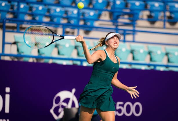 January 6, 2021, Abu Dhabi, UNITED ARAB EMIRATES: Anastasia Potapova of Russia in action during the first round of the 2021 Abu Dhabi WTA, Tennis Damen Womens Tennis Open WTA 500 tournament against Maria Sakkari of Greece Abu Dhabi UNITED ARAB EMIRATES - ZUMAa181 20210106_zaa_a181_059 Copyright: xRobxPrangex