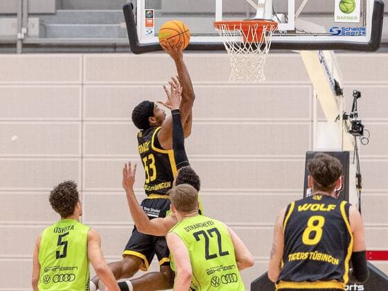 Christian Oshita Ehingen Urspring, 5 Isaiah Crawley Tigers Tübingen, 53 , Kevin Strangmeyer Ehingen Urspring, 22 Enosch Wolf Tigers Tübingen, 8 ¨ Ehingen Urspring vs Tigers Tübingen, 2 Basketball Bundesliga, Pro A, Basketball, 6 Spieltag, Spielzeit 2020 2021, 06 01 2021, ¨¨ Ehingen Urspring vs Tigers Tübingen, Basketball, 2 Bundesliga, Barmer Basketball Bundesliga, Spieltag 6, Spielzeit 2020 2021, 06 01 2021 Ehingen. Copyright: xNinaxSander xEibnerxPressefotoxIx EP_NSR