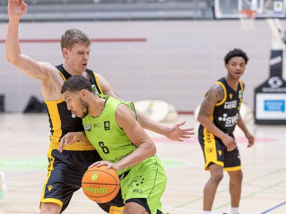 Elias Valtonen Tigers Tübingen, 19 Kameron Hankerson Ehingen Urspring, 6 Joshua Sharkey Tigers Tübingen, 3 ¨ Ehingen Urspring vs Tigers Tübingen, 2 Basketball Bundesliga, Pro A, Basketball, 6 Spieltag, Spielzeit 2020 2021, 06 01 2021, ¨¨ Ehingen Urspring vs Tigers Tübingen, Basketball, 2 Bundesliga, Barmer Basketball Bundesliga, Spieltag 6, Spielzeit 2020 2021, 06 01 2021 Ehingen. Copyright: xNinaxSander xEibnerxPressefotoxIx EP_NSR