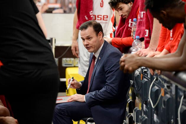 06 01 2021, xemx, Basketball BBL, ratiopharm Ulm brose Bamberg emspor, v l head coach Johan Roijakkers brose Bamberg timeout speech Ulm.