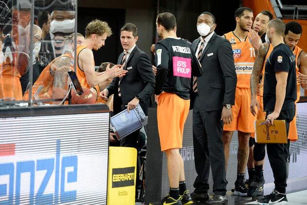 06 01 2021, xemx, Basketball BBL, ratiopharm Ulm brose Bamberg emspor, v l head coach Jaka Lakovic ratiopharm Ulm with the timeout speech Ulm.