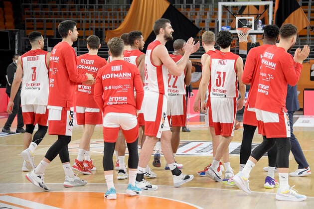 06 01 2021, xemx, basketball BBL, ratiopharm ulm brose bamberg emspor, v l final cheer, team, players, celebrate their victory ulm