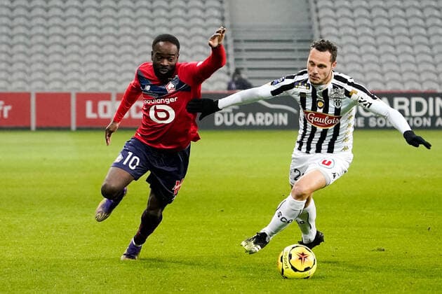 10 JONATHAN IKONE (LIL) - 29 VINCENT MANCEAU (SCO) FOOTBALL : Lille vs Angers - Ligue 1 Uber Eats - 06 01 2021 FEP Panoramic 