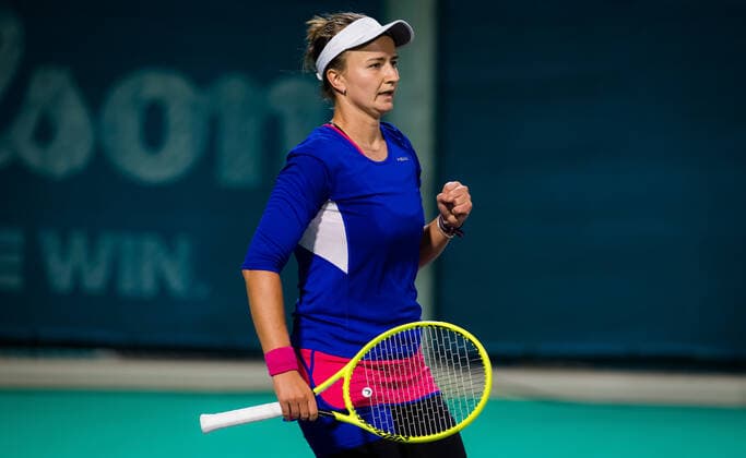 January 6, 2021, Abu Dhabi, UNITED ARAB EMIRATES: Barbora Krejcikova of the Czech Republic in action during the first round of the 2021 Abu Dhabi WTA, Tennis Damen Womens Tennis Open WTA 500 tournament against Jamie Loeb of the United States Abu Dhabi UNITED ARAB EMIRATES - ZUMAa181 20210106_zaa_a181_199 Copyright: xRobxPrangex