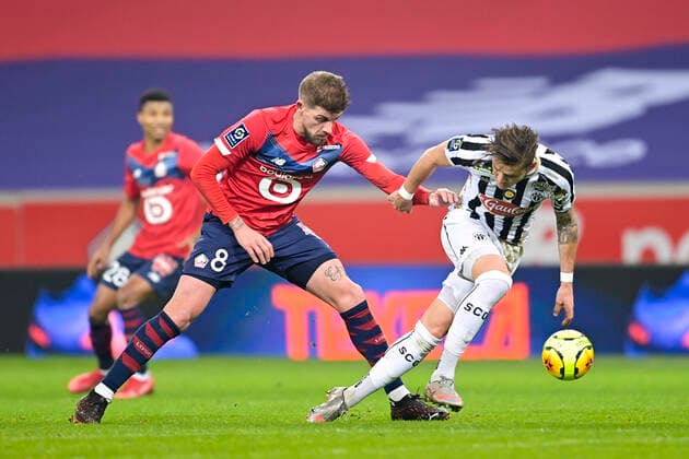 Xeka (Losc) vs Pierrick Capelle (Angers) FOOTBALL : LOSC vs Angers - Ligue1 Uber eats - 06 01 2021 JBAutissier Panoramic 