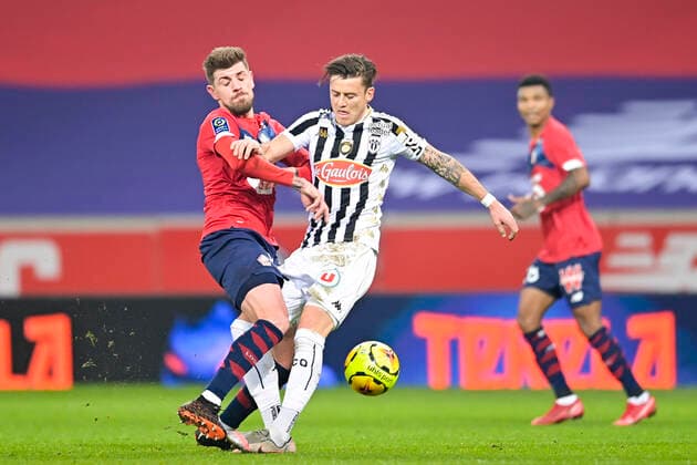 Xeka (Losc) vs Pierrick Capelle (Angers) FOOTBALL : LOSC vs Angers - Ligue1 Uber eats - 06 01 2021 JBAutissier Panoramic 
