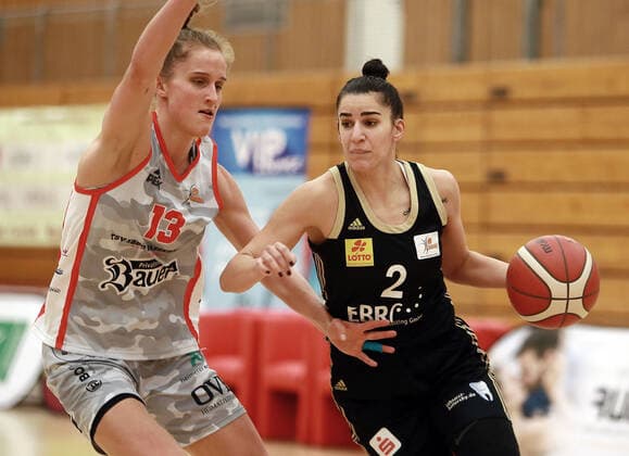 Wasserburg, Badria Halle, 06 01 21, Basketball, 1 Bundesliga Women, TSV 1880 Wasserburg vs TK Hannover, in the picture from left Leonie FIEBICH Wasserburg , Mia MASIC Hannover CRO , Copyright: HMBxMediax xHeikoxBecker