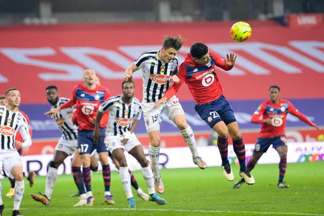 Benjamin Andre (Losc) vs Pierrick Capelle (Angers) FOOTBALL : LOSC vs Angers - Ligue1 Uber eats - 06 01 2021 JBAutissier Panoramic 