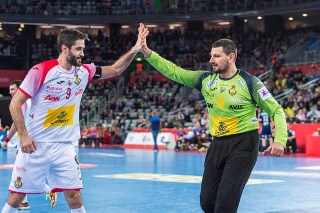 Zagreb, Croatia 26 January 2018 EHF European Championship 2018 Semi-Final France vs Spain v li Raul Entrerrios Spain , Goalkeeper Arpad Sterbik Spain Cheers joy Emotion Arena Zagreb. Copyright: xFotostandx xWolfx