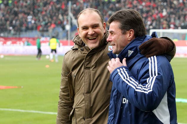 Hannover, Deutschland 26. Januar 2013: 1. Bundesliga 12 13, 19. Spieltag - Hannover 96 vs. VfL Wolfsburg. v.li. Sportlicher Leiter Joerg Jörg Schmadtke (Hannover), Trainer Dieter Hecking (Wolfsburg). AWD Arena Niedersachsen *** Hannover, Germany 26 January 2013 1 Bundesliga 12 13, 19 Matchday Hannover 96 vs VfL Wolfsburg v li Sporting director Joerg Jörg Schmadtke Hannover , coach Dieter Hecking Wolfsburg AWD Arena Lower Saxony. Copyright: xFotostandx xGelhotx