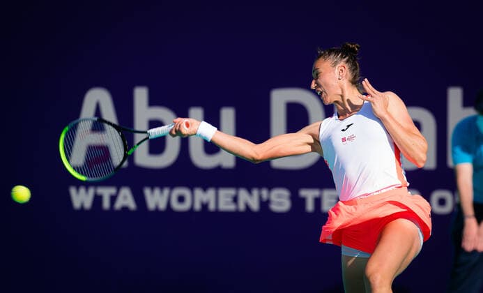 January 7, 2021, Abu Dhabi, UNITED ARAB EMIRATES: Sara Sorribes Tormo of Spain in action during the first round at the 2021 Abu Dhabi WTA, Tennis Damen Womens Tennis Open WTA 500 tournament against Nadia Podoroska of Argentina Abu Dhabi UNITED ARAB EMIRATES - ZUMAa181 20210107_zaa_a181_006 Copyright: xRobxPrangex