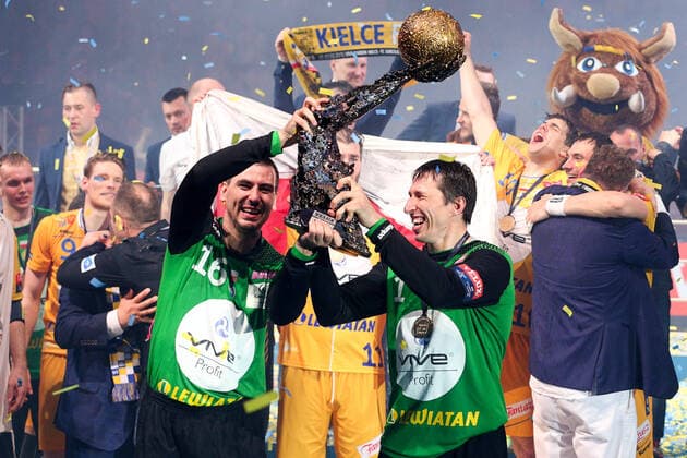 Koeln, Germany 29 May 2016 EHF Final4 Final 15 16 KS Kielce vs MVM Veszprem Final cheer Final cheer emotion joy of the players of KS Kielce, from left goalkeeper Marin Sego KS Kielce, 16 and goalkeeper Slawomir Szmal KS Kielce, 1 with the Champions League trophy feature symbol symbolic photo characteristic detail landscape, landscape format Lanxess arena Nordrhein Westfalen Copyright: xFotostandx xKrausex