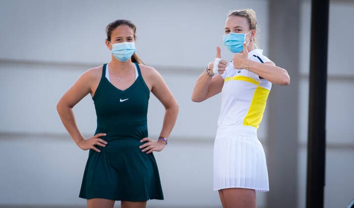 January 7, 2021, Abu Dhabi, UNITED ARAB EMIRATES: Daria Kasatkina of Russia & Anett Kontaveit of Estonia before their doubles match at the 2021 Abu Dhabi WTA, Tennis Damen Womens Tennis Open WTA 500 tournament. Abu Dhabi UNITED ARAB EMIRATES - ZUMAa181 20210107_zaa_a181_148 Copyright: xRobxPrangex