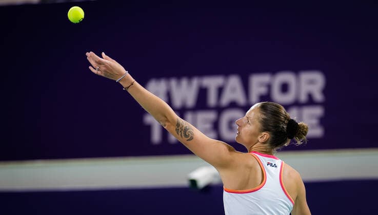 January 7, 2021, Abu Dhabi, UNITED ARAB EMIRATES: Karolina Pliskova of the Czech Republic In action during her first-round match at the 2021 Abu Dhabi WTA, Tennis Damen Womens Tennis Open WTA 500 tournament against Despina Papamichail of Greece Abu Dhabi UNITED ARAB EMIRATES - ZUMAa181 20210107_zaa_a181_191 Copyright: xRobxPrangex