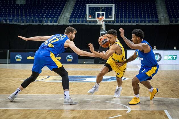 Basketball Berlin 07 01 2021 Season 2020 2021 Euroleague Regular Season Alba Berlin vs Maccabi Tel Alviv Maodo Lo Alba Berlin, No 00 Dragan Bender Maccabi, No 17 Chris Jones Maccabi, No 03