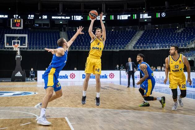 Basketball Berlin 07 01 2021 Season 2020 2021 Euroleague Regular Season Alba Berlin vs Maccabi Tel Alviv Malte Delow Alba Berlin, No 06 Ante Zizic Maccabi, No 23