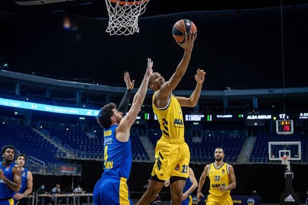 Basketball Berlin 07 01 2021 Season 2020 2021 Euroleague Regular Season Alba Berlin vs Maccabi Tel Alviv Louis Olinde Alba Berlin, No 19 Angelo Caloiaro Maccabi, No 04