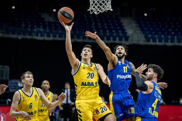 Basketball Berlin 07 01 2021 Season 2020 2021 Euroleague Regular Season Alba Berlin vs Maccabi Tel Alviv Simone Fontecchio Alba Berlin, No 20 Tyler Dorsey Maccabi, No 11