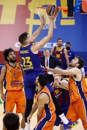 FC Barcelona, Barca s forward Sergi Martinez (C) in action against Valencia s center Mike Tobey (R) during the Euroleague game between FC Barcelona and Valencia Basket at Palau Balugrana in Barcelona, Catalonia, Spain, 07 January 2020. FC Barcelona - Valencia Basket !ACHTUNG: NUR REDAKTIONELLE NUTZUNG!  Copyright: xQuiquexGarciax GRAF6803 20210107-637456535056949512