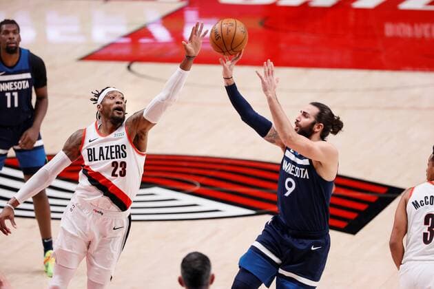 Minnesota Timberwolves point guard Ricky Rubio (9) shoots the ball over Portland Trail Blazers power forward Robert Covington (23) during an NBA, Basketball Herren, USA game, between the Timberwolves and the Trail Blazers, at the Moda Center in Portland, Oregon, US, 07 January 2021. Timberwolves vs Portland Trail Blazers !ACHTUNG: NUR REDAKTIONELLE NUTZUNG!  Copyright: xSOOBUMxIMx AME8343 20210108-637456775053024397