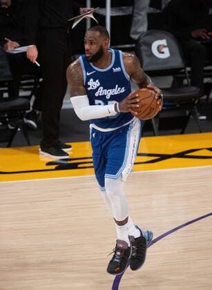 LeBron James 23 of the Los Angeles Lakers with the ball, in a regular season NBA, Basketball Herren, USA game, between Angeles Lakers and San Antonio Spurs, at the Staples Center in Los Angeles, California, US, 07 January 2021. Lakers vs Spurs !ACHTUNG: NUR REDAKTIONELLE NUTZUNG!  Copyright: xJAVIERxROJASx AME8406 20210108-637456857995930239