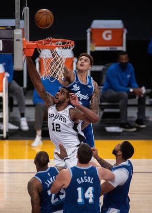 January 7, 2021, Los Angeles, California, USA: Kyle Kuzma 0 of the Los Angeles Lakers tries to put a shot over LaMarcus Aldridge 12 of the San Antonio Spurs during their regular season NBA, Basketball Herren, USA game on Thursday January 7, 2021 at the Staples Center in Los Angeles, California. Lakers lose to Spurs 118-109. JAVIER ROJAS PI Los Angeles USA - ZUMAp124 20210107_zaa_p124_029 Copyright: xJavierxRojasx