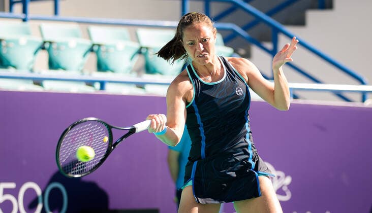 January 8, 2021, Abu Dhabi, UNITED ARAB EMIRATES: Kateryna Bondarenko of the Ukraine in action during the second round at the 2021 Abu Dhabi WTA, Tennis Damen Womens Tennis Open WTA 500 tournament against Ons Jabeur of Tunisia Abu Dhabi UNITED ARAB EMIRATES - ZUMAa181 20210108_zaa_a181_006 Copyright: xRobxPrangex