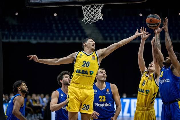 Basketball Berlin 07 01 2021 Season 2020 2021 Euroleague Regular Season Alba Berlin vs Maccabi Tel Aviv Simone Fontecchio Alba Berlin, No 20 Malte Delow Alba Berlin Chris Jones Maccabi, No 03