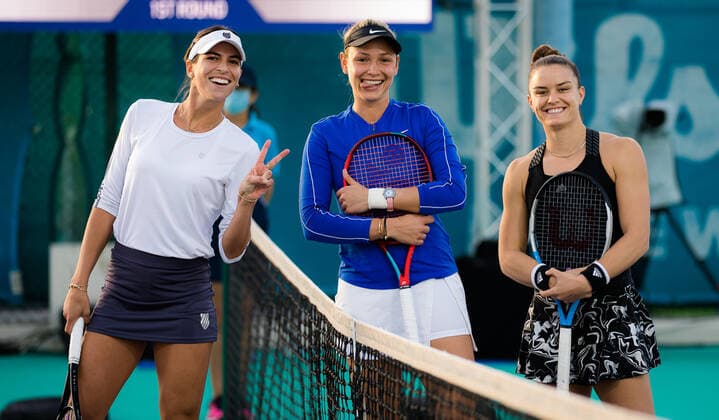 January 8, 2021, Abu Dhabi, UNITED ARAB EMIRATES: Ajla Tomljanovic of Australia, Donna Vekic of Croatia & Maria Sakkari of Greece before their doubles match at the 2021 Abu Dhabi WTA, Tennis Damen Womens Tennis Open WTA 500 tournament. Abu Dhabi UNITED ARAB EMIRATES - ZUMAa181 20210108_zaa_a181_159 Copyright: xRobxPrangex