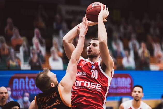 easyCredit BBL Matchday 12 RASTA Vechta vs Brose Bamberg, 08 01 2021 Chase Fieler Brose Bamberg, 20 , Robin Manuel Christen RASTA Vechta, 33 easyCredit BBL Matchday 12 RASTA Vechta vs Brose Bamberg on 08 01 2021 in Vechta RASTA Dome , Germany, Copyright: xBEAUTIFULxSPORTS Neddermannx
