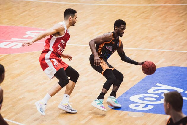 easyCredit BBL Matchday 12 RASTA Vechta vs Brose Bamberg, 08 01 2021 Dominic Lockhart Brose Bamberg, 3 , Joshua Adam Young RASTA Vechta, 8 easyCredit BBL Matchday 12 RASTA Vechta vs Brose Bamberg on 08 01 2021 in Vechta RASTA Dome , Germany, Copyright: xBEAUTIFULxSPORTS Neddermannx