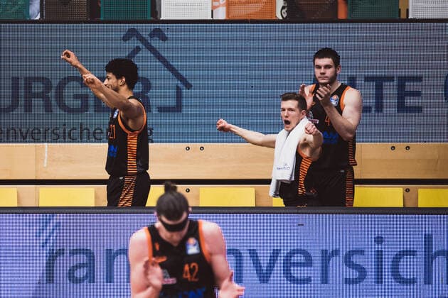 easyCredit BBL Matchday 12 RASTA Vechta vs Brose Bamberg, 08 01 2021 Jordan Kahlil Barnett RASTA Vechta, 21 , Jannes Hundt RASTA Vechta, 20 , Will Vorhees RASTA Vechta, 41 easyCredit BBL Matchday 12 RASTA Vechta vs Brose Bamberg on 08 01 2021 in Vechta RASTA Dome , Germany, Copyright: xBEAUTIFULxSPORTS Neddermannx