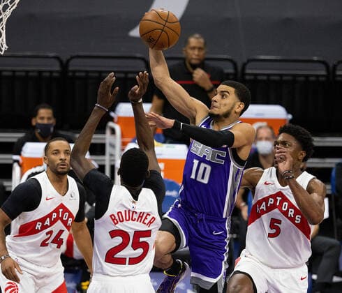 January 8, 2021, Sacramento, CA, USA: Sacramento Kings guard Justin James (10) drives to basket between Toronto Raptors forward Chris Boucher (25) andToronto Raptors forward Stanley Johnson (5) during a game at the Golden 1 Center on Friday, Jan 8, 2021 in Sacramento. Sacramento USA - ZUMAj89_ 20210108_zaf_j89_017 Copyright: xPaulxKitagakixJr.x