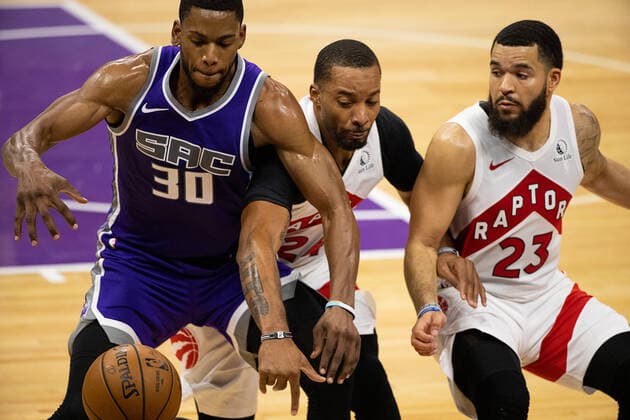 January 8, 2021, Sacramento, CA, USA: Sacramento Kings forward Glenn Robinson III (30) battles Toronto Raptors guard Norman Powell (24) and Toronto Raptors guard Fred VanVleet (23) during a game at the Golden 1 Center on Friday, Jan 8, 2021 in Sacramento. Sacramento USA - ZUMAj89_ 20210108_zaf_j89_019 Copyright: xPaulxKitagakixJr.x