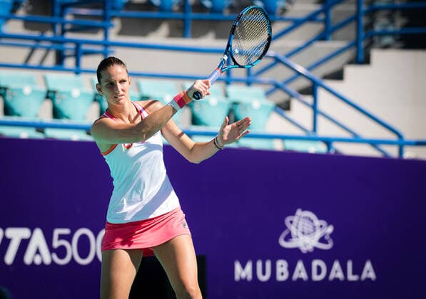 January 9, 2021, Abu Dhabi, UNITED ARAB EMIRATES: Karolina Pliskova of the Czech Republic in action during her second round match at the 2021 Abu Dhabi WTA, Tennis Damen Womens Tennis Open WTA 500 tournament against Anastasia Gasanova of Russia Abu Dhabi UNITED ARAB EMIRATES - ZUMAa181 20210109_zaa_a181_088 Copyright: xRobxPrangex