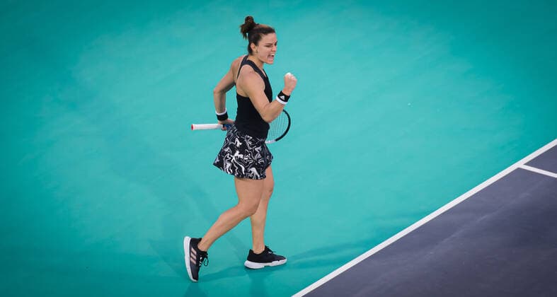 January 9, 2021, Abu Dhabi, UNITED ARAB EMIRATES: Maria Sakkari of Greece in action during her second round match at the 2021 Abu Dhabi WTA, Tennis Damen Womens Tennis Open WTA 500 tournament against Cori Gauff of the United States Abu Dhabi UNITED ARAB EMIRATES - ZUMAa181 20210109_zaa_a181_192 Copyright: xRobxPrangex