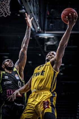 Basketball Oldenburg 09 01 2021 Season 2020 2021 easyCredit BBL 12 Matchday EWE Baskets medi bayreuth Basketball Oldenburg 09 01 2021 Season 2020 2021 easyCredit BBL 12 Matchday EWE Baskets medi bayreuth Derek Pardon No 0, medi bayreuth 23, Rickey Paulding, EWE Baskets Oldenburg editorial use only commercial use only by arrangement with the photographer Oldenburg Germany