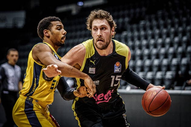 Basketball Oldenburg 09 01 2021 Season 2020 2021 easyCredit BBL 12 Matchday EWE Baskets medi bayreuth Basketball Oldenburg 09 01 2021 Season 2020 2021 easyCredit BBL 12 Matchday EWE Baskets medi bayreuth 25, Phil Pressey, EWE Baskets Oldenburg Matthew Tiby, medi bayreuth, No 15 editorial use only commercial use only by arrangement with the photographer Oldenburg Germany