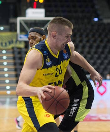 GER, Basketball, EWE Baskets Oldenburg vs medi bayreuth 09 01 2021, EWE Arena, Oldenburg, GER, easy Credit BBL, EWE Baskets Oldenburg vs medi bayreuth, in picture Rasid MAHALBASIC EWE Baskets Oldenburg 24 Derek PARDON medi bayreuth 0 nordphotoxRojahn nph00310