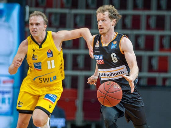 Lukas Herzog MHP Riesen Ludwigsburg, 11 , Per Guenther Ratiopharm Ulm 06 , MHP Riesen Ludwigsburg vs Ratiopharm Ulm, Basketball, Bundesliga, 12 Spieltag, Spielzeit 20 21, 09 01 2021, MHP Riesen Ludwigsburg vs Ratiopharm Ulm, Basketball, Bundesliga, 12 Spieltag, Spielzeit 20 21, 09 01 2021 Ludwigsburg Copyright: xEibner-Pressefoto SaschaxWaltherx EP_swa