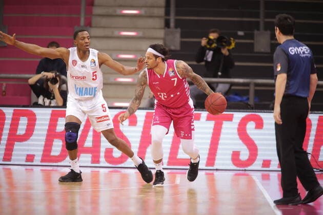 Chris Babb Telekom Baskets Bonn vs Justin Sears s Oliver Würzburg easyCredit BBL 1 Bundesliga , Season 2020 2021 , Matchday 12