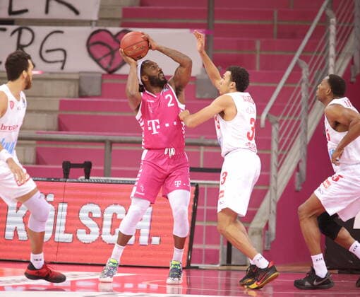 Xavier Pollard Telekom Baskets Bonn vs Tyson Ward s Oliver Würzburg easyCredit BBL 1 Bundesliga , Season 2020 2021 , Matchday 12