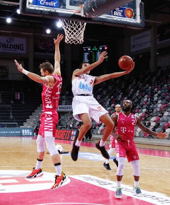 Tyson Ward s Oliver Würzburg, 03 at the basket Telekom Baskets Bonn vs s Oliver Wuerzburg, men, Basketball, 1 Bundesliga, 12 Spieltag, 2020 2021, 09 01 2021 Telekom Baskets Bonn vs s Oliver Wuerzburg, men, Basketball, 1 Bundesliga, 12 Spieltag, 2020 2021, 09 01 2021 Bonn Copyright: xJulianxMeusel Eibner-Pressefotox EP_JML