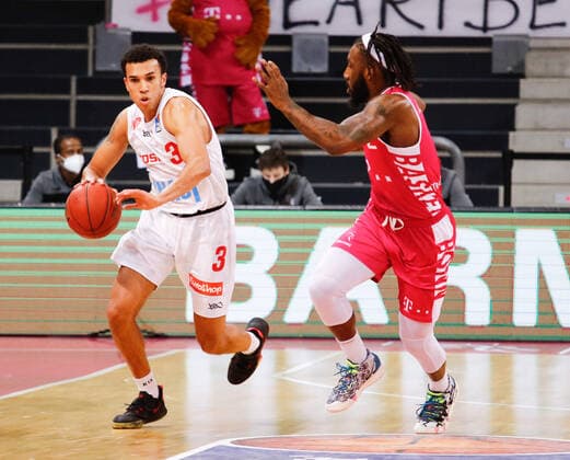 Tyson Ward s Oliver Würzburg, 03 in duel with Xavier Pollard Telekom Baskets Bonn, 02 Telekom Baskets Bonn vs s Oliver Wuerzburg, Men, Basketball, 1 Bundesliga, 12 Matchday, 2020 2021, 09 01 2021 Telekom Baskets Bonn vs s Oliver Wuerzburg, Men, Basketball, 1 Bundesliga, 12 Matchday, 2020 2021, 09 01 2021 Bonn Copyright: xJulianxMeusel Eibner-Pressefotox EP_JML