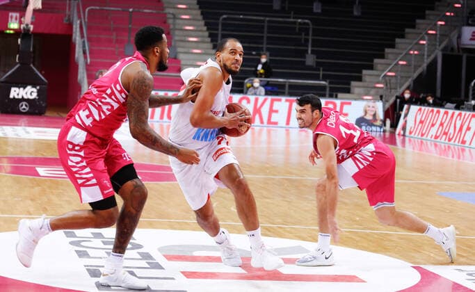 Alex King s Oliver Würzburg, 77 vs Anthony DiLeo Telekom Baskets Bonn, 11 and James Thompson IV Telekom Baskets Bonn, 03 Telekom Baskets Bonn vs s Oliver Wuerzburg, mens, basketball, 1 Bundesliga, 12 matchday, 2020 2021, 09 01 2021 Telekom Baskets Bonn vs s Oliver Wuerzburg, mens, basketball, 1 Bundesliga, 12 matchday, 2020 2021, 09 01 2021 Bonn Copyright: xJulianxMeusel Eibner-Pressefotox EP_JML