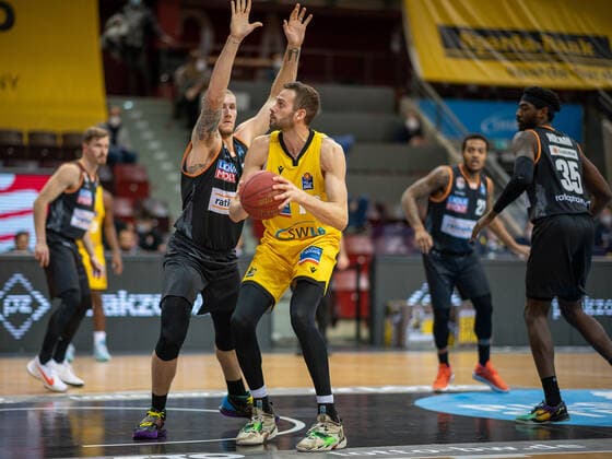 Dylan Osetkowski Ratiopharm Ulm 21 , Jonas Wahlfarth Bottermann MHP Riesen Ludwigsburg, 18 , MHP Riesen Ludwigsburg vs Ratiopharm Ulm, Basketball, Bundesliga, 12 Spieltag, Spielzeit 20 21, 09 01 2021, MHP Riesen Ludwigsburg vs Ratiopharm Ulm, Basketball, Bundesliga, 12 Spieltag, Spielzeit 20 21, 09 01 2021 Ludwigsburg Copyright: xEibner-Pressefoto SaschaxWaltherx EP_swa